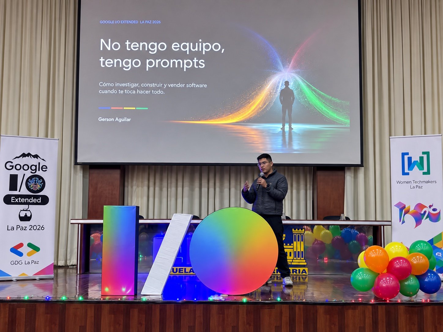 Gerson Aguilar durante su conferencia en Google I/O Extended La Paz 2026